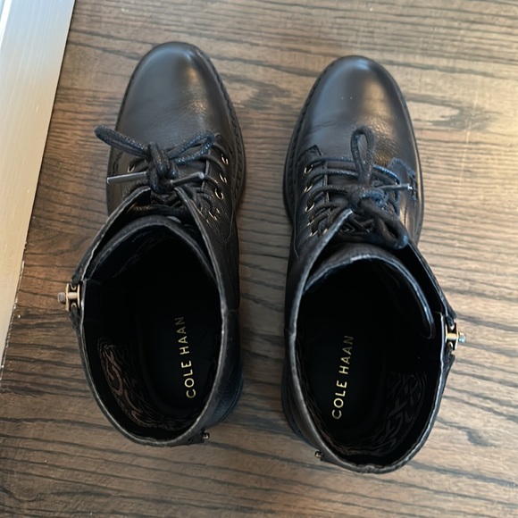 Cole Haan Women’s Greenwich Lace-up Booties size 8, only worn a couple times - Picture 4 of 5